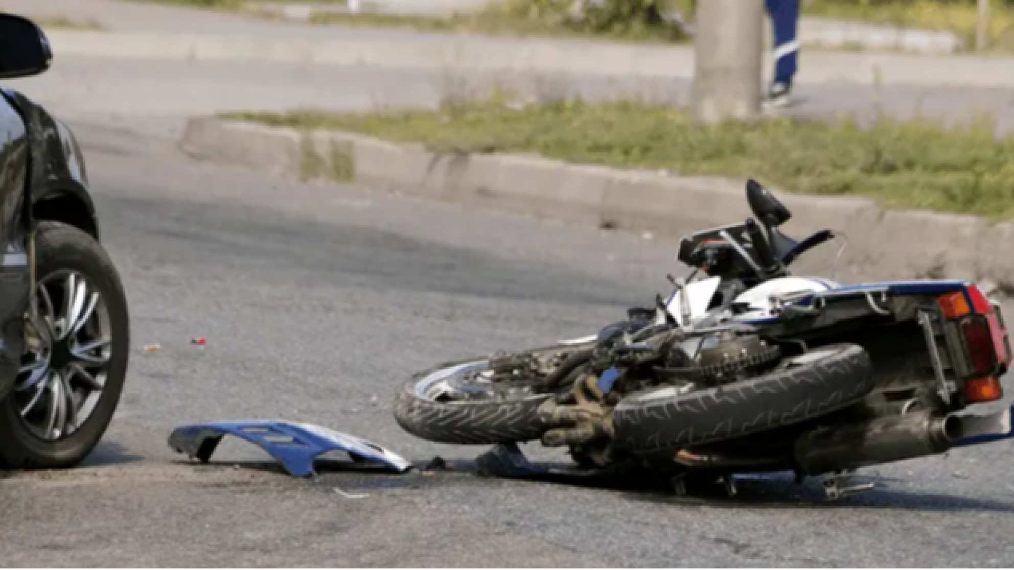 Imprudencia manda a un motociclista con heridas directo al Hospital Lagomaggiore